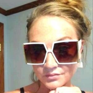 NWT Oversized sunglasses